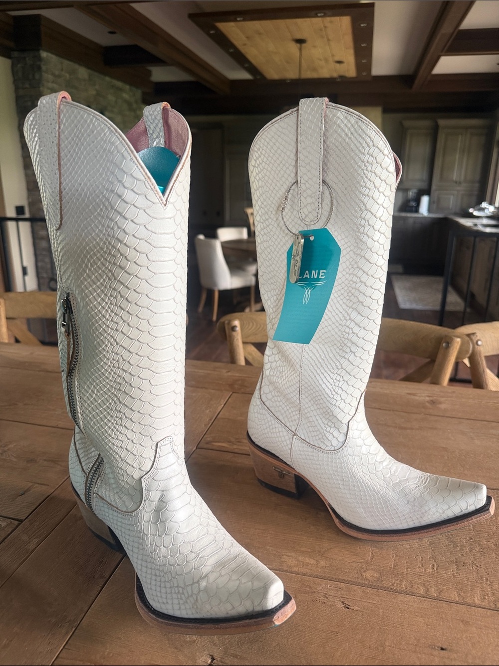 LANE SMOKESHOW BOOTS White Snake-Embossed Women's Western SIZE 8 
New IN BOX